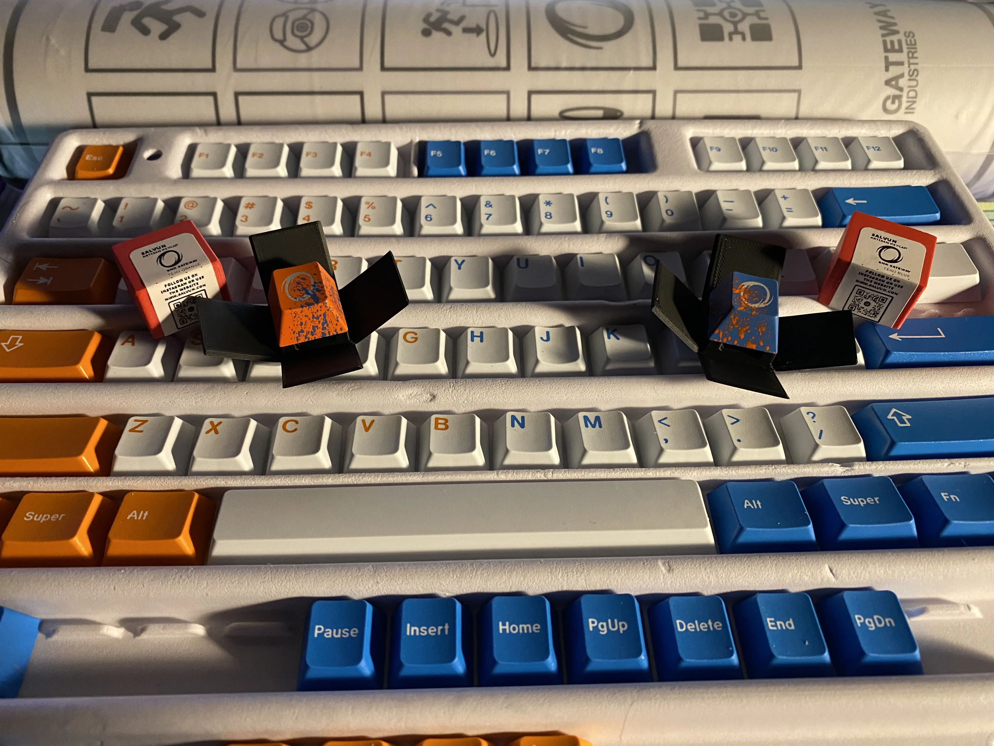 The gmk gateway keycap set with the two salvun artisans shows above and the deskmat behind