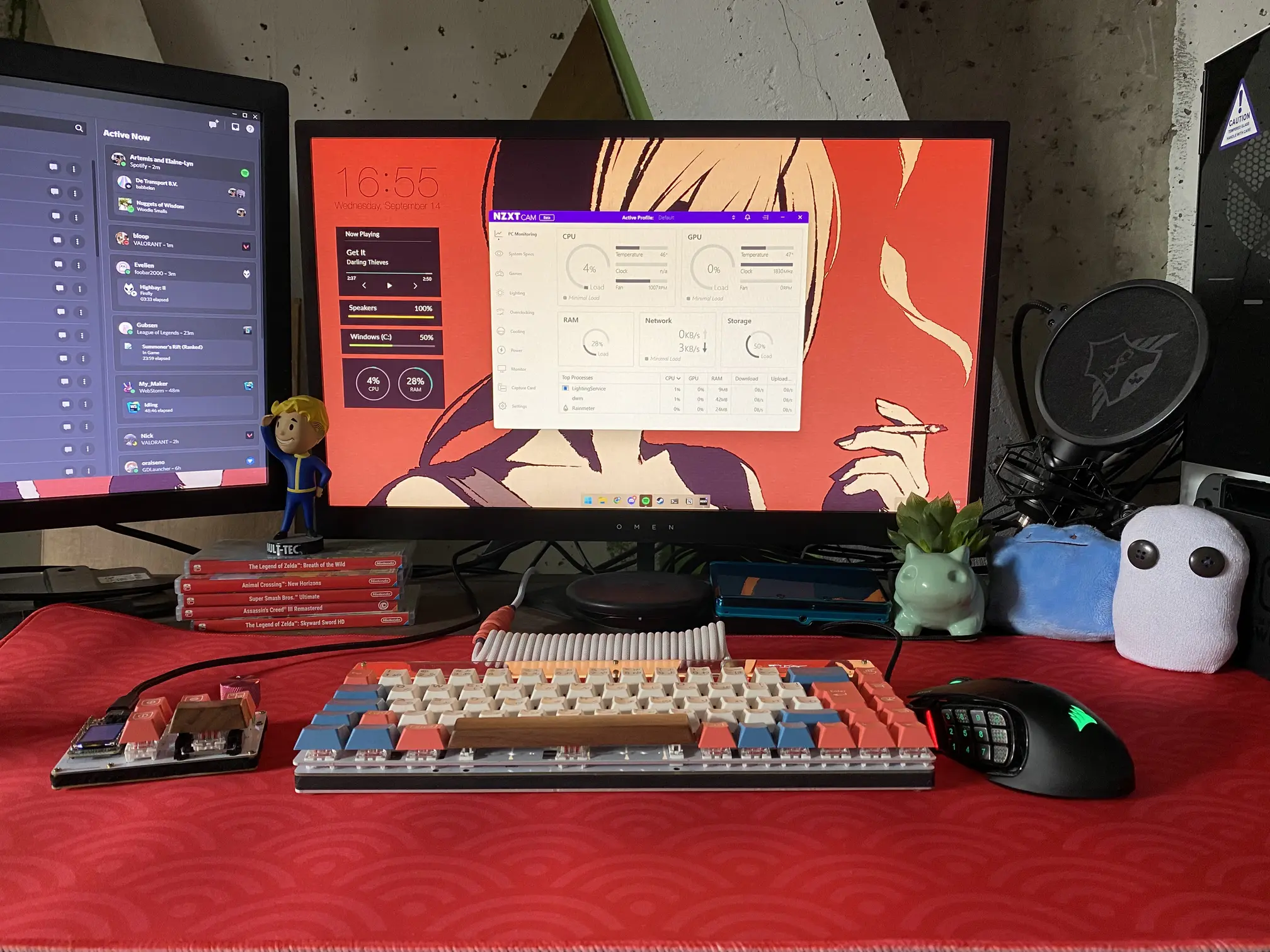 Picture of a red deskmat with a CFTKB Discipline + GMK Bento, some plushies, my pc screen with a red/black Chainsaw man background